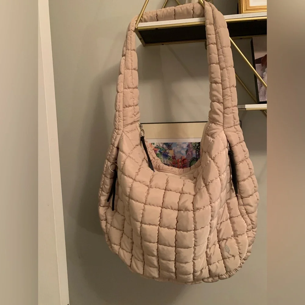 💗 FREE PEOPLE Quilted Carryall in Off White - Picture 9 of 10